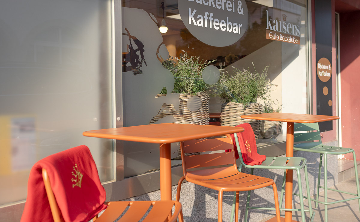 Verkaufstheke der Kaisers Gute Backstube Filiale Schallstadt-Mengen mit Brot und Backwaren Verkaufstheke der Kaisers Gute Backstube Filiale Schallstadt-Mengen mit Brot und Backwaren