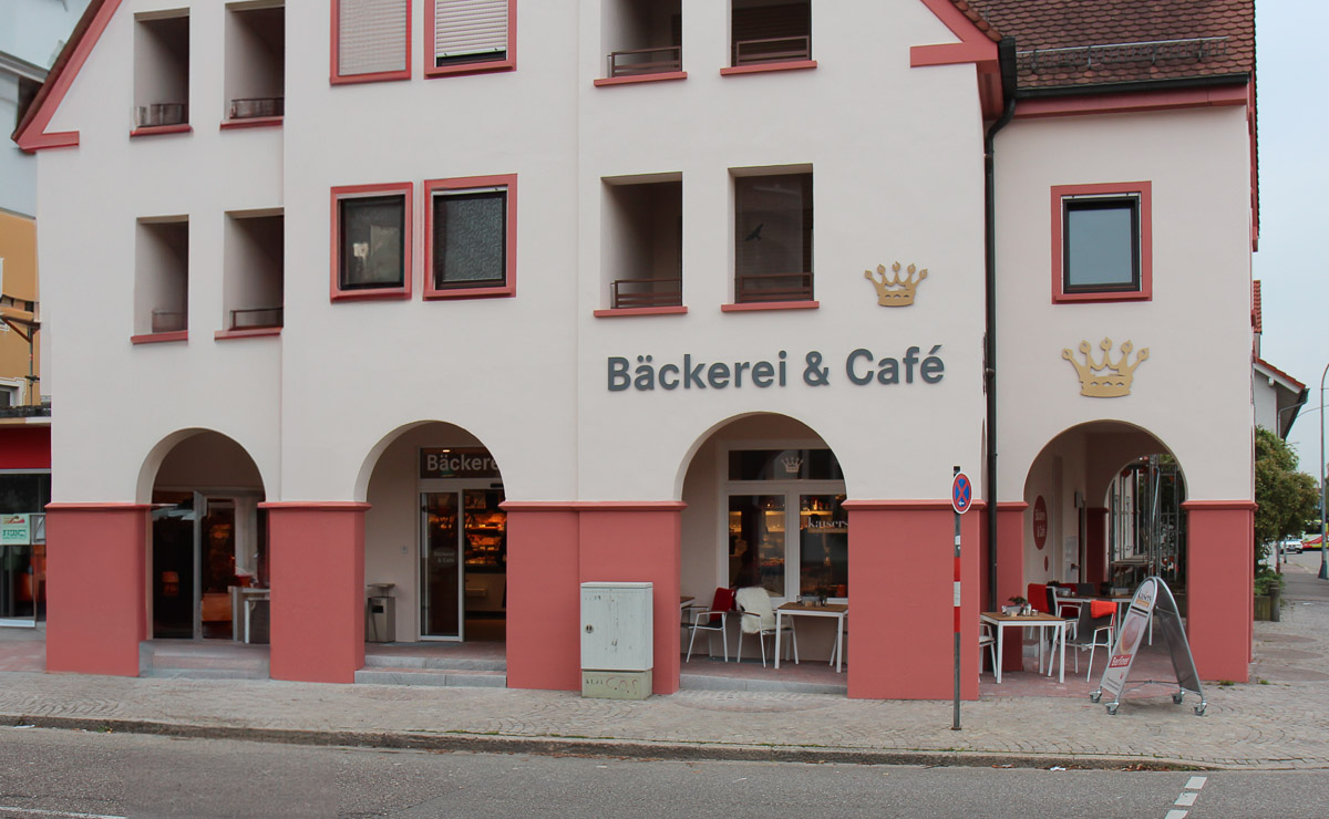 Außenansicht der Kaisers Gute Backstube Filiale Freiburg-St. Georgen Außenansicht der Kaisers Gute Backstube Filiale Freiburg-St. Georgen