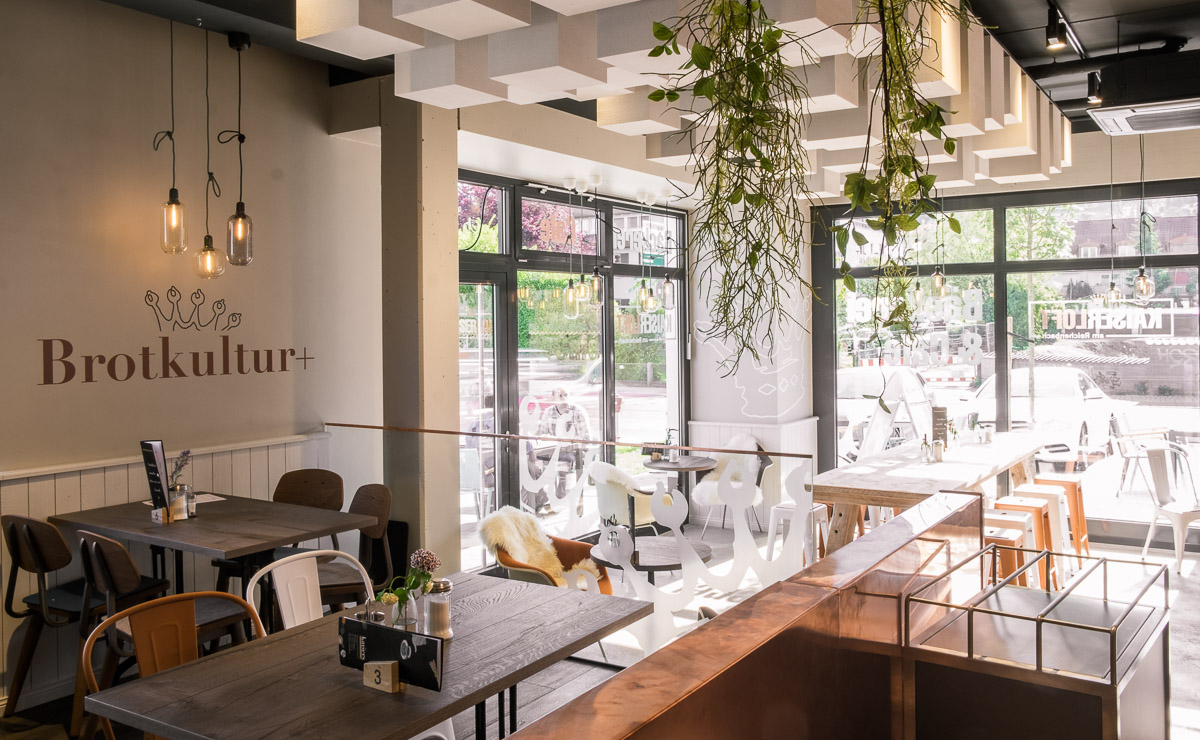 Sitzbereich in der Kaisers Gute Backstube Filiale Merzhausen Kaiserloft